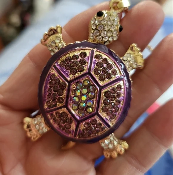 NWT Betsey Johnson Gold and Pink Mosaic Turtle Necklace 24" Chain - Picture 2 of 8